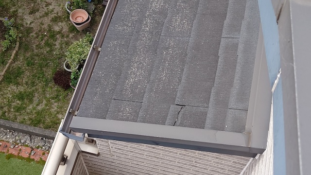 名古屋市緑区にてコロニアルNEOの劣化が生じていた事例・屋根塗装はおすすめできません
